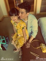 组图：明星奶爸齐过父亲节 陈坤携子卖萌抢镜