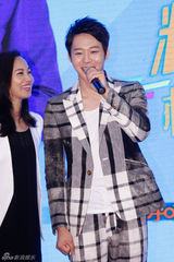 组图：朴有天挑逗粉丝称“我的女神就是你”