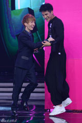 组图：郭敬明录快本临时换位 仍然遭遇“韩寒”