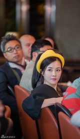 组图：刘孜素颜出席设计分享会 跨界获肯定