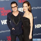 组图:不要得罪化妆师！朱莉脸涂白粉亮相很灾难