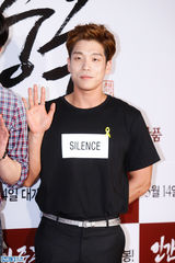 独家高清：金泰熙权相佑大咖齐捧场宋承宪新片