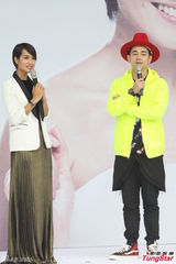 组图：朱丹新店开张男友缺席 暂时无结婚计划