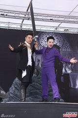 组图：潘玮柏《小丑》自创MV挑战不同类型角色