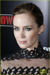 组图：《明日边缘》巴黎首映 阿汤哥男神风度