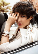 组图：张歆艺超跑上拍写真 欧美范极致魅惑