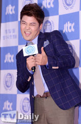 组图：韩星刘世允等出席《非高层会谈》发布会