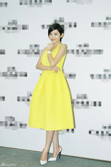 组图：唐艺昕柠檬黄连衣裙出席活动  活泼俏皮