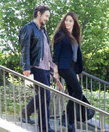 组图：德普未婚妻骑机车俏丽狂野 与弗兰科亲热