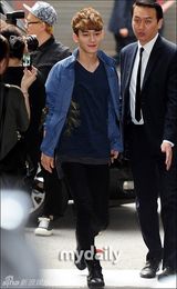 组图：汤唯EXO等出席首尔服装品牌发布会