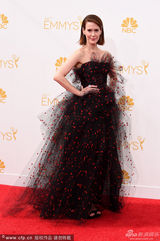 组图：艾美奖红毯集锦 众女星亮眼妆容争奇斗艳