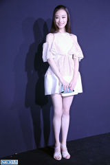 组图：倪妮北京优雅看秀 与彭于晏合作愉快