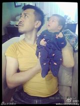 组图：王学兵有爱亲子照曝光 三婚娇妻童颜靓丽