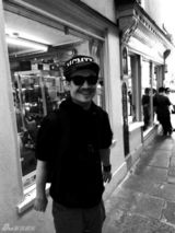 组图：许巍英国行全纪录 探访大咖美景相伴