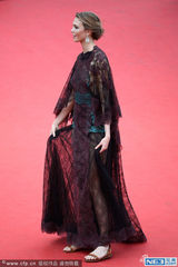 组图：戛纳开幕日精彩纷呈 妮可娇俏巩俐霸气