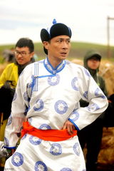 组图：《爸爸2》内蒙古大草原拍摄 萌娃受考验