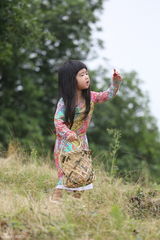 组图：多多贝儿集市风波显情深 复古运动会欢乐