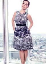 组图：乳神凯莉-布鲁克坐床秀深沟 春情荡漾妩媚迷人