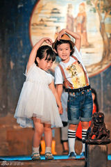 组图：陆毅贝儿古装齐亮相 另类扮相玩穿越