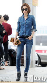 组图：韩星高俊熙牛仔装出街 率性有腔调