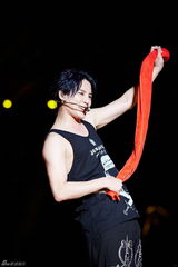 组图：JYJ三兄弟台湾开唱 全场合唱《十年》