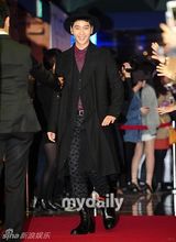 组图：李玹雨撑《结婚前夜》李准带可乐当观众