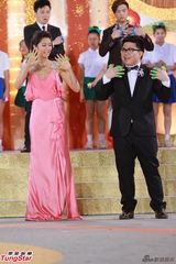 组图：无线45周年台庆群星荟萃 黎耀祥获奖陈豪反串