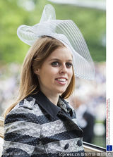 组图：英国皇家赛马会举行 众名媛捧场帽美如花