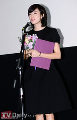 组图：韩星韩孝珠参加活动 清瘦身材惹人怜惜