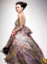 高清图：张静初赴港拍时尚大片 举手投足显百变魅力