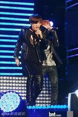 组图：众韩星开唱 EXO-K霸气T-ara性感