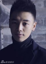 组图：曹璐最新写真曝光 俏皮中渐露英气