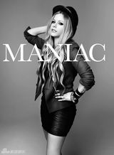 组图：艾薇儿朋克范登封面 烟熏装配猫耳可爱