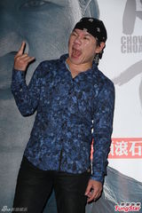 组图：赵传宣传精选辑 否认《一颗滚石》抄袭