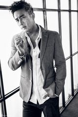 组图：杜淳质感大片演绎雅痞风另类潮范儿