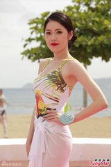 组图：港姐16强佳丽首度泳装亮相见媒体