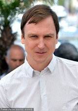 组图：《锡尔斯玛利亚》亮相戛纳 新老女神灿笑