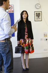 组图：秦海璐任中英电影大使 参观皇家戏剧学院