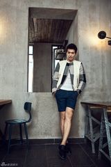 组图：高云翔潮范十足大片 随性本色表情迷人