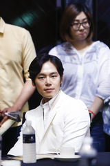 独家：《神枪手》李准基高调亮相 耍宝卖萌