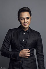 组图：明道登美国杂志封面 暗黑贵公子气场足