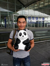 组图：彭于晏方中信抱熊猫卖萌 周汶锜献吻