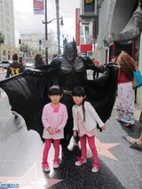 组图：台湾六岁超萌双胞胎姐妹登《艾伦秀》