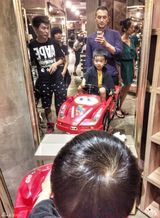 组图：明星奶爸齐过父亲节 陈坤携子卖萌抢镜