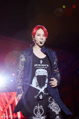 组图：韩团JYJ越南开唱 六千粉丝冒雨捧场