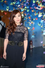 组图：李佳薇自曝暗恋赵又廷 观失恋馆难掩失落