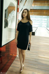 组图：韩雨芹黑色短裙写真 柔美外貌难掩性感