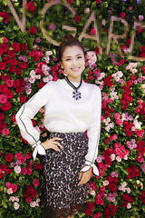 组图：刘涛出席品牌剪彩活动 白衫黑裙端庄大气