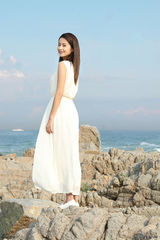组图：颖儿曝海边清新照 素雅白裙文艺范十足