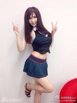 组图：L奶女优冲田杏梨冰桶挑战 露性感小蛮腰